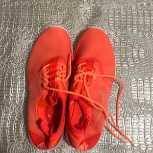 New without tag. Nike tennis shoe